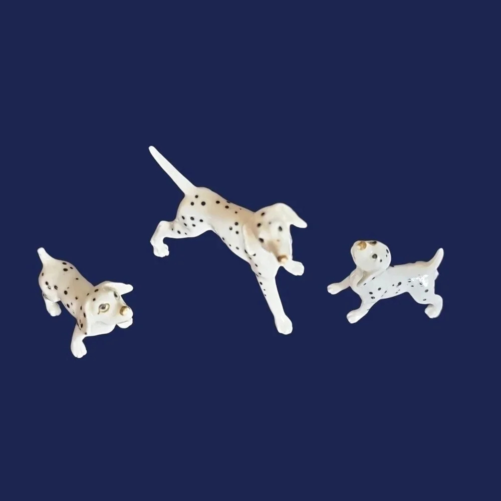 3 dalmatian dog family mom & puppies